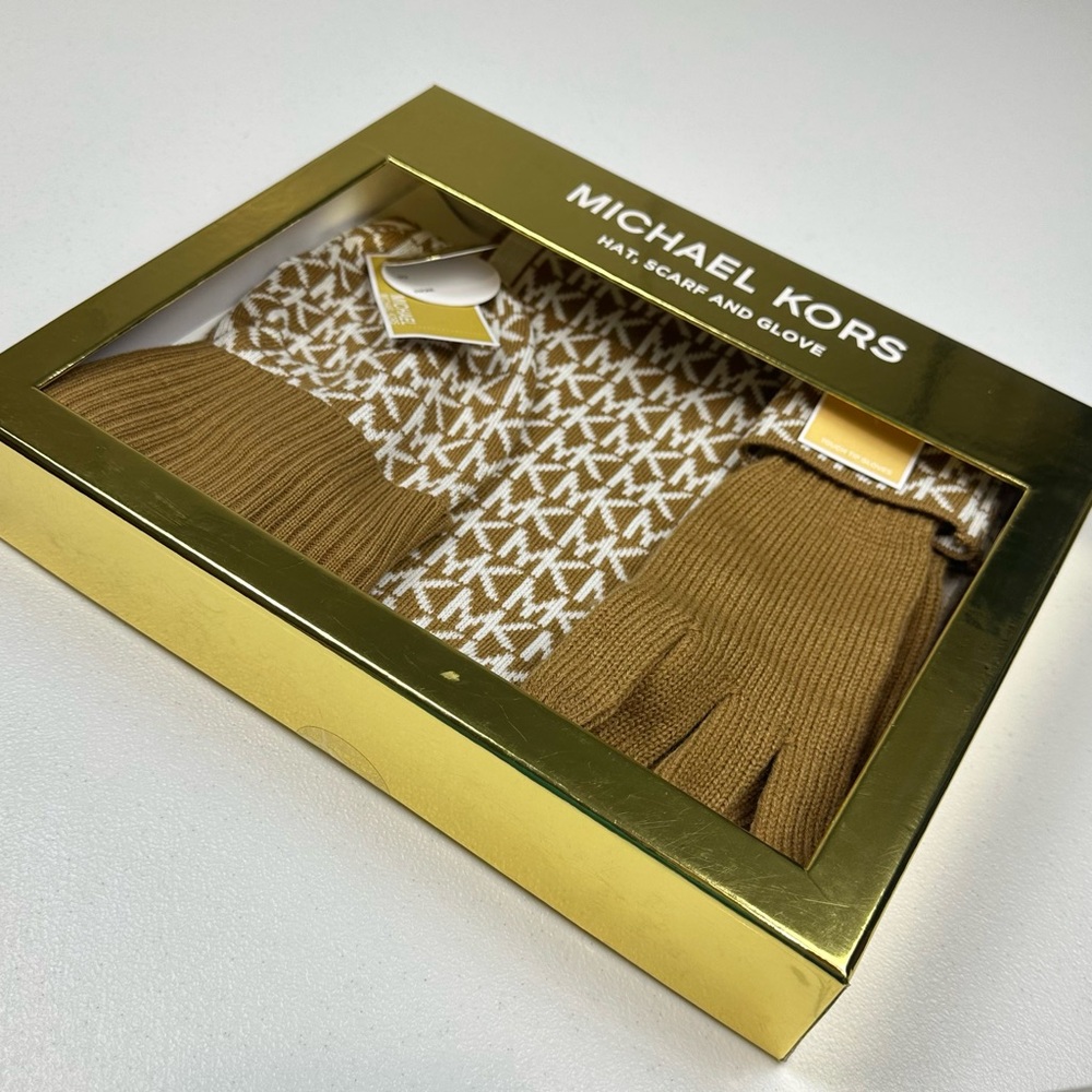 NWT Authentic Michael Kors Knit 3 Pieces ‎ Set Hat Scarf Gloves Dark Camel $148